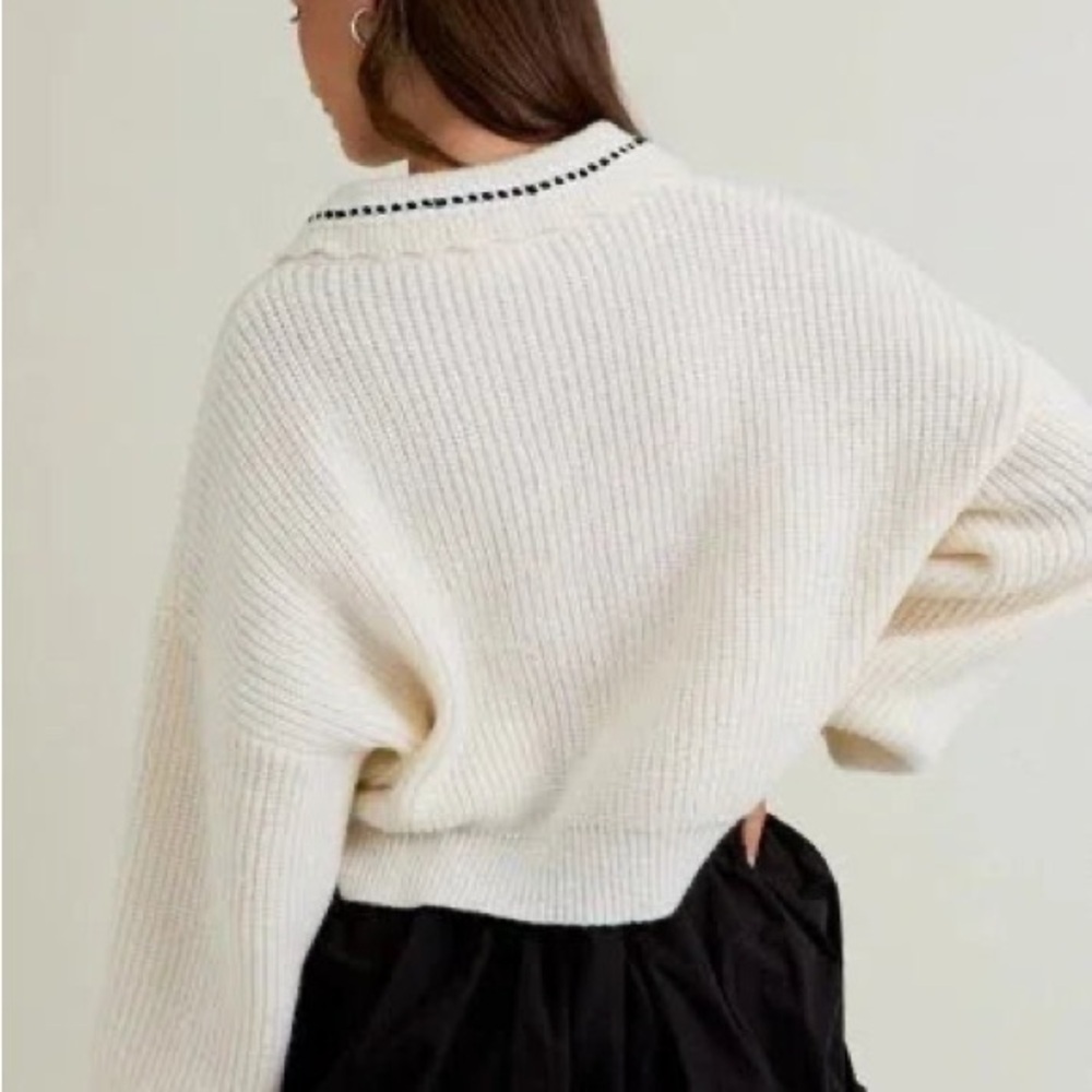 Le Lis Knit Sweater - Picture 2 of 4